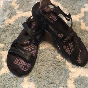 Merrell Sandles Size 8